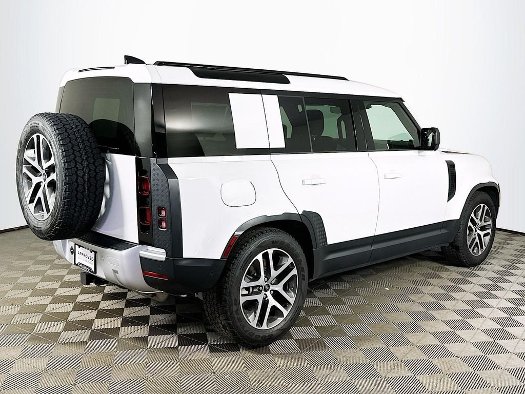 Certified Used 2025 Fuji White Land Rover S image 5