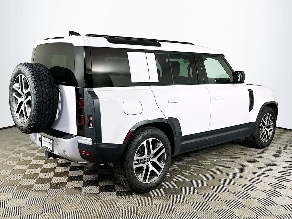 Certified Used 2025 Fuji White Land Rover S image 5