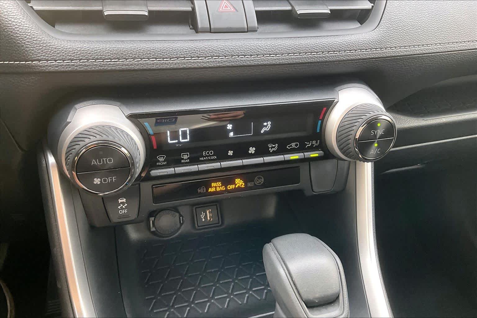 Used 2025 Ice Cap Toyota Hybrid LE image 32