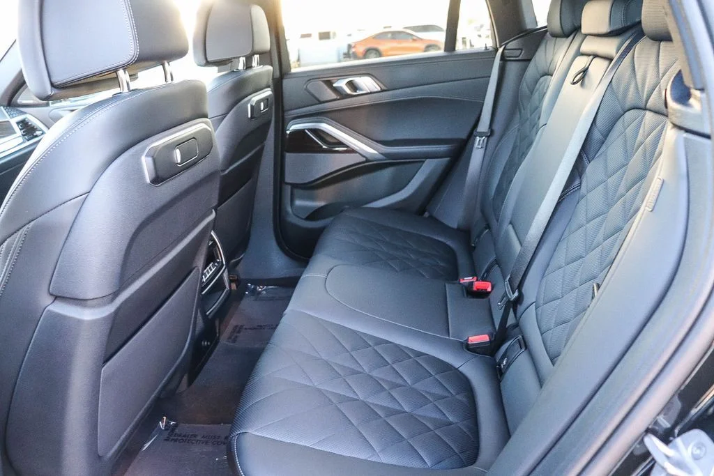Used 2024 Black BMW xDrive40i image 22