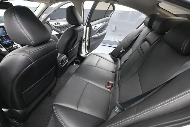 Certified Used 2024 White INFINITI LUXE image 30