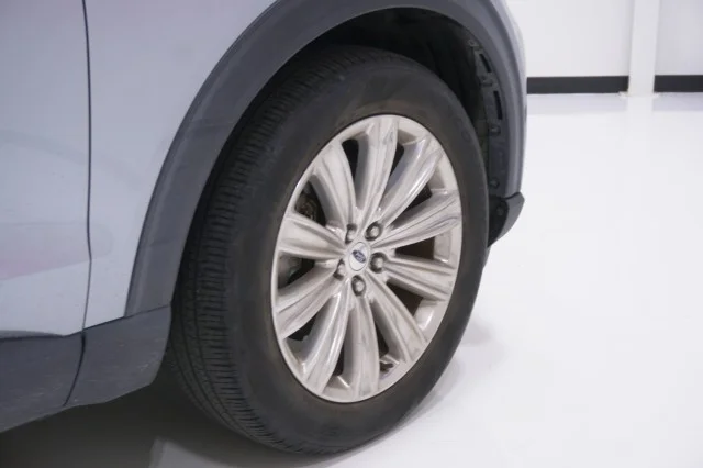 Used 2022 SILVER Ford Limited image 5