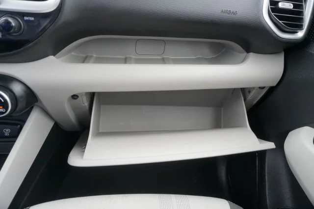 Used 2025 WHITE Hyundai SEL image 31