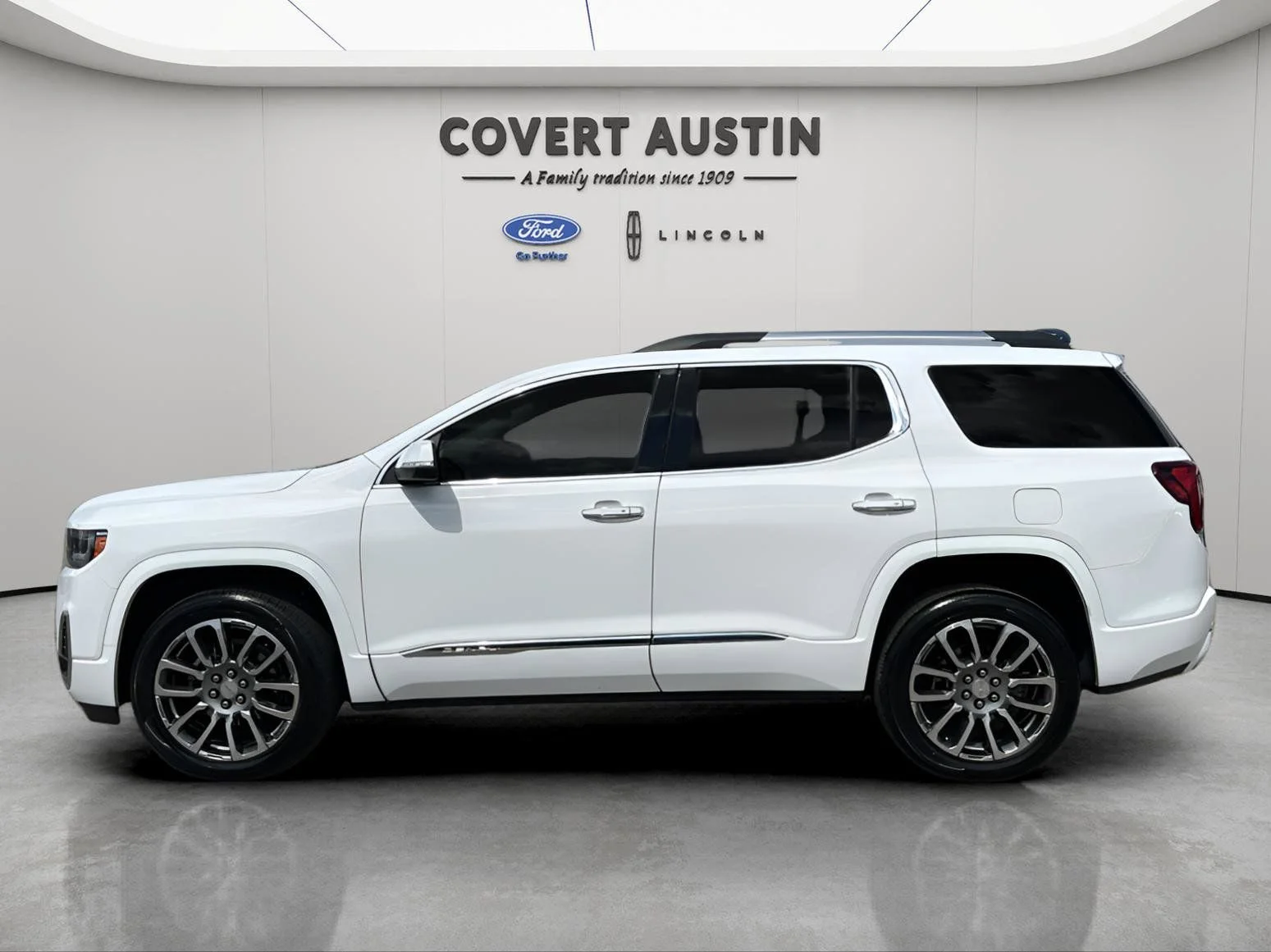 Used 2023 White GMC Denali image 2