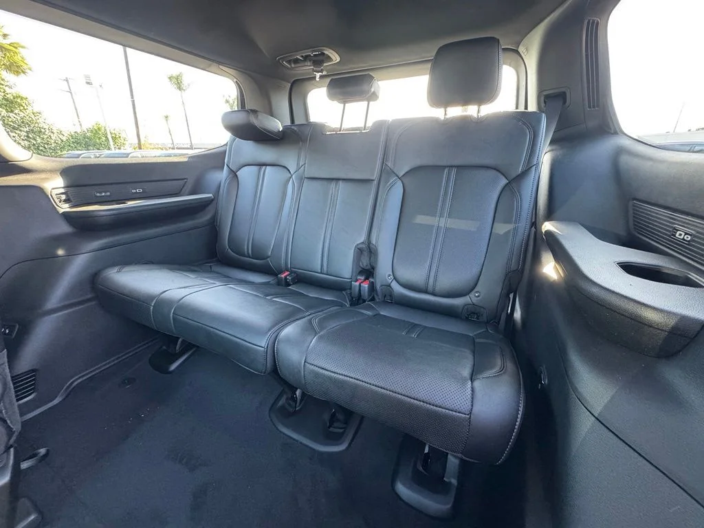 New 2026 Baltic-Gray Metallic Clear-Coat Exterior Paint Jeep Limited Altitude image 33