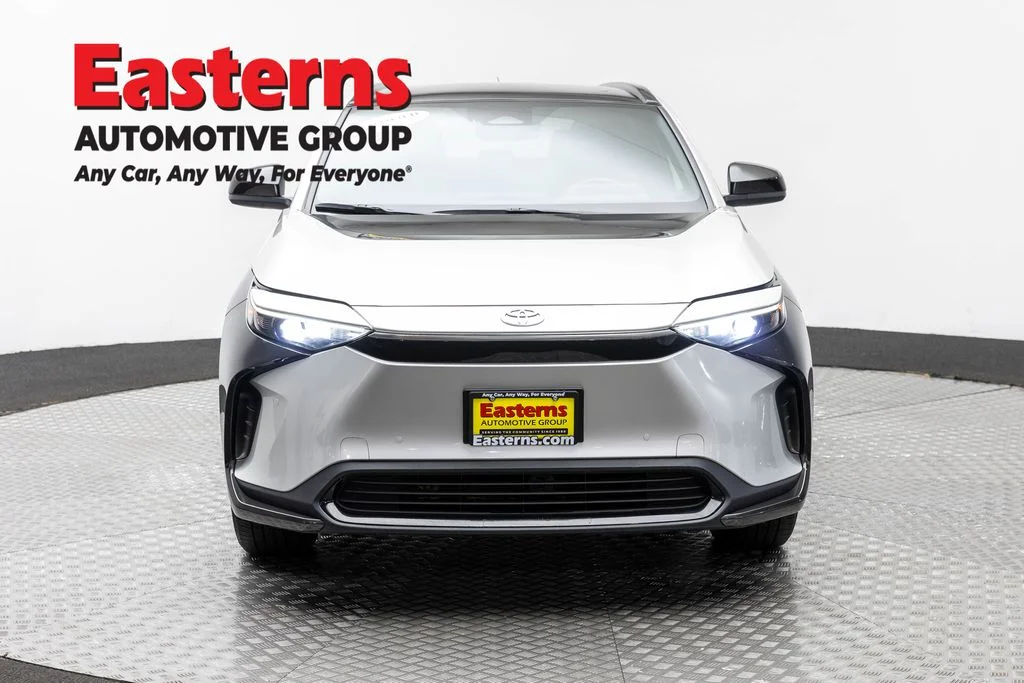 Used 2023 Silver Toyota XLE image 2