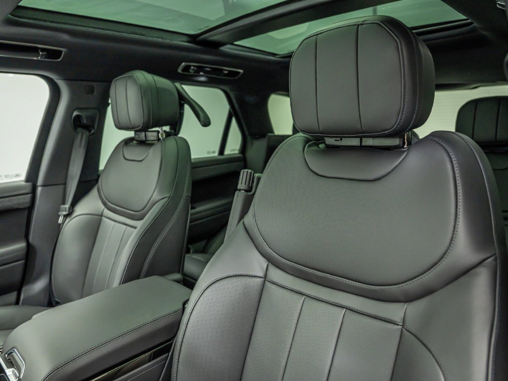 New 2026 Fuji White Land Rover Dynamic SE image 29