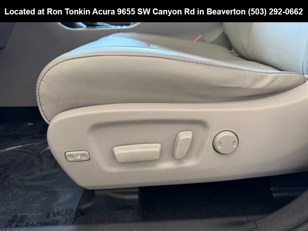 Used 2016 Blizzard Pearl Toyota XLE V6 image 13