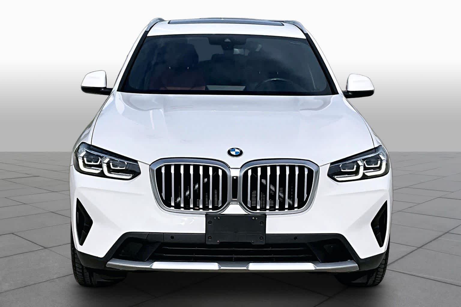 Used 2023 Alpine White BMW sDrive30i image 3