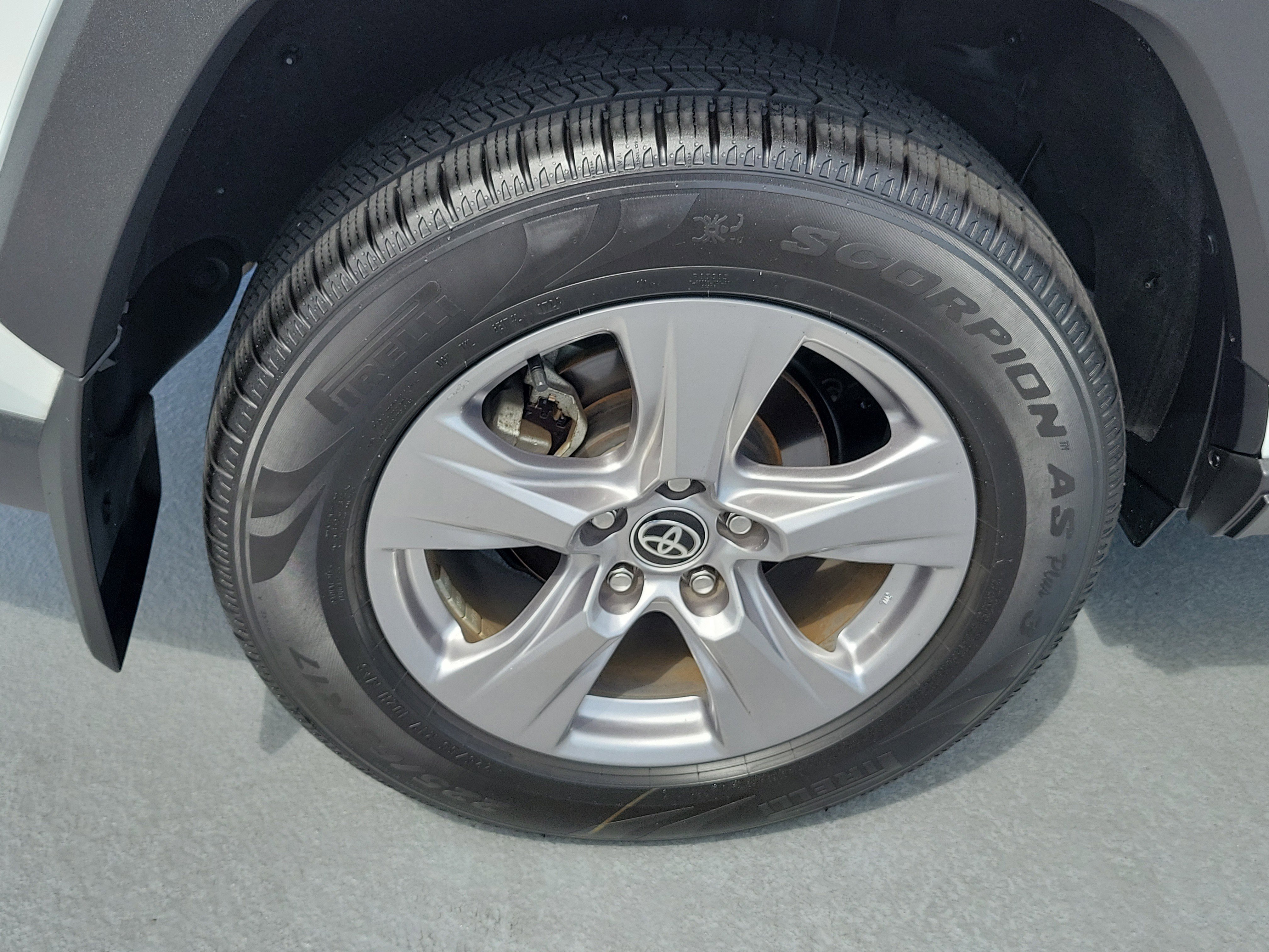 Used 2025 Ice Toyota XLE image 7