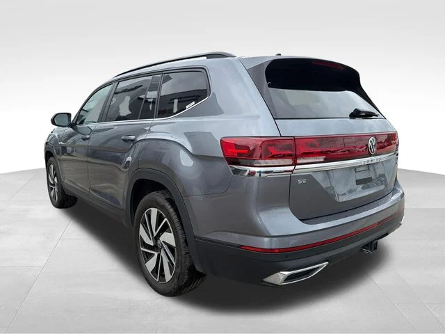 Used 2025  Volkswagen 2.0T SE w/Technology image 13