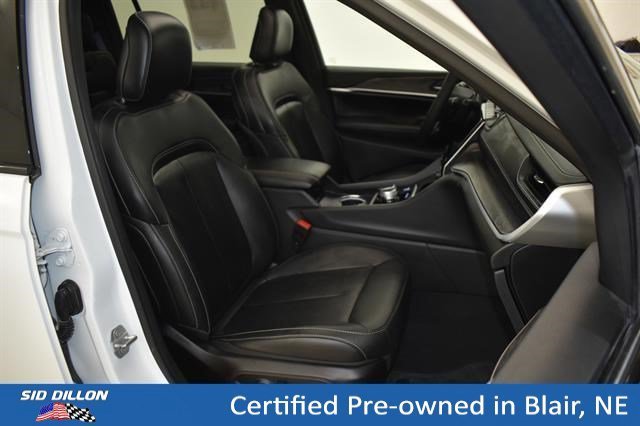 Used 2025 Bright White Clearcoat Jeep Limited image 9