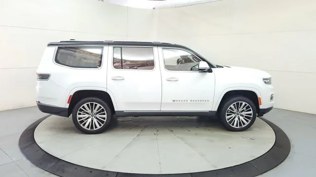 Used 2022 White Jeep Series III image 12