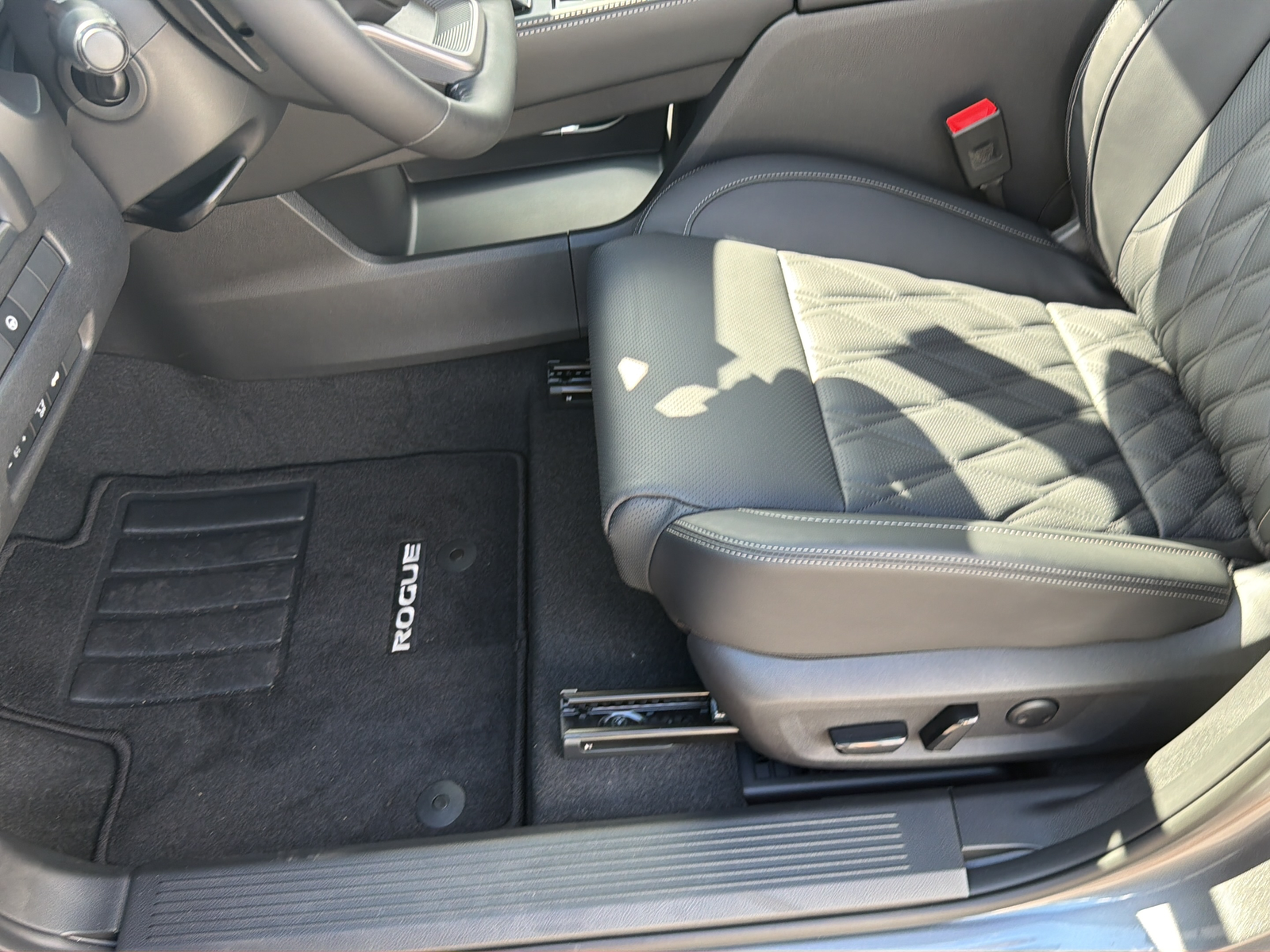 New 2026 Gray Nissan Platinum image 30