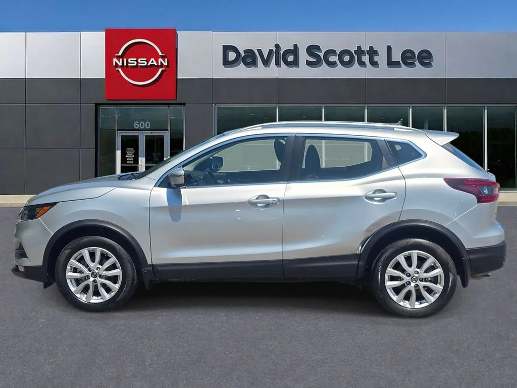 Used 2022 Silver Nissan SV image 9