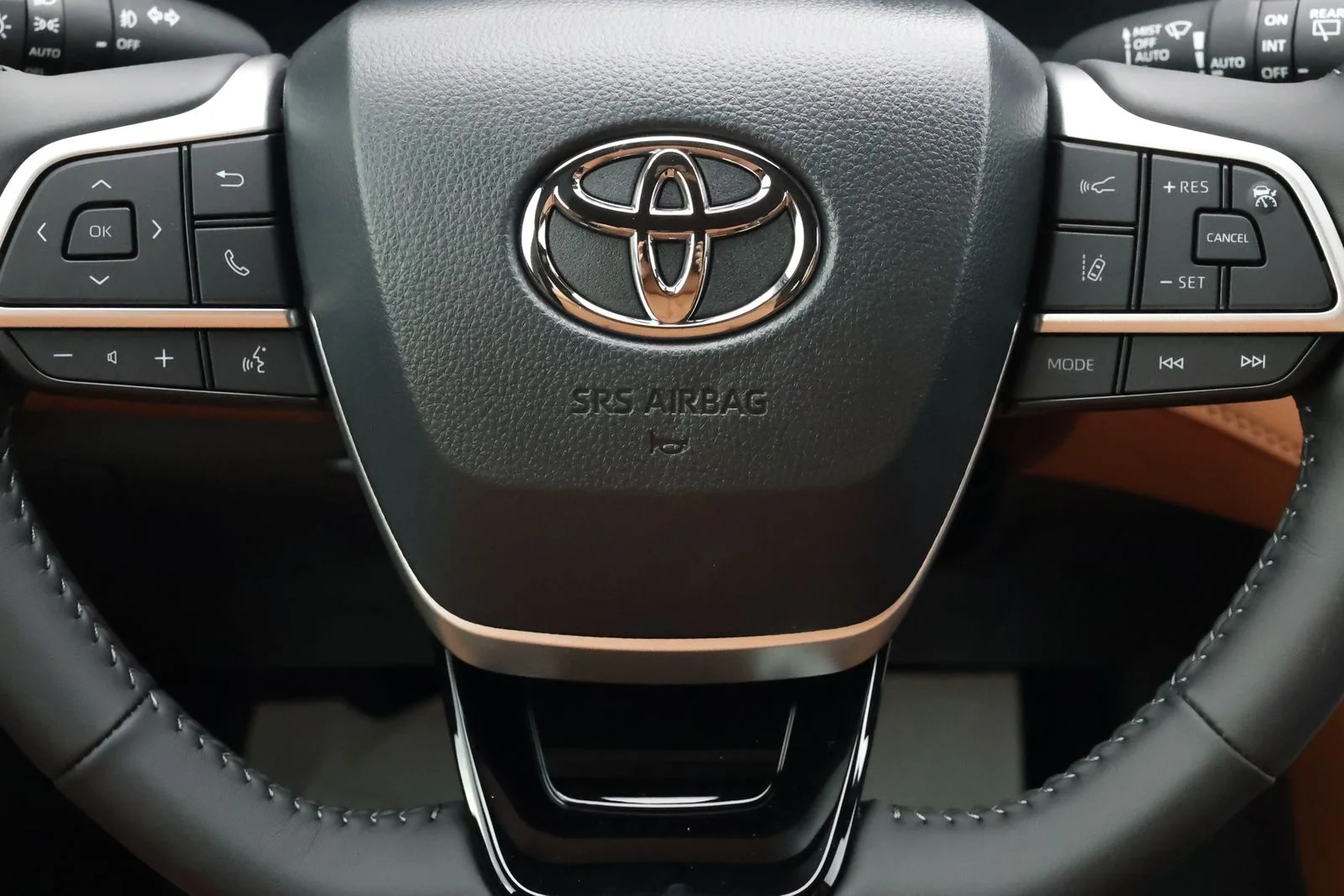 New 2026 Midnight Black Metallic Toyota Platinum image 18