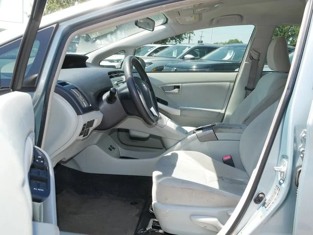 Used 2013 Pearl Toyota Three image 13
