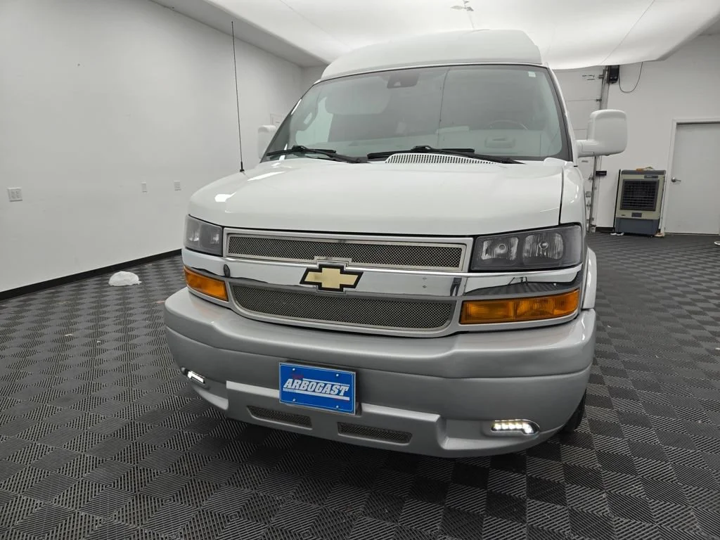 Used 2021 Summit White Chevrolet WT image 12