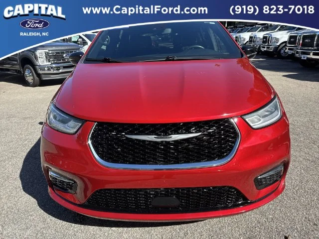 Used 2025 Red Chrysler Select image 10