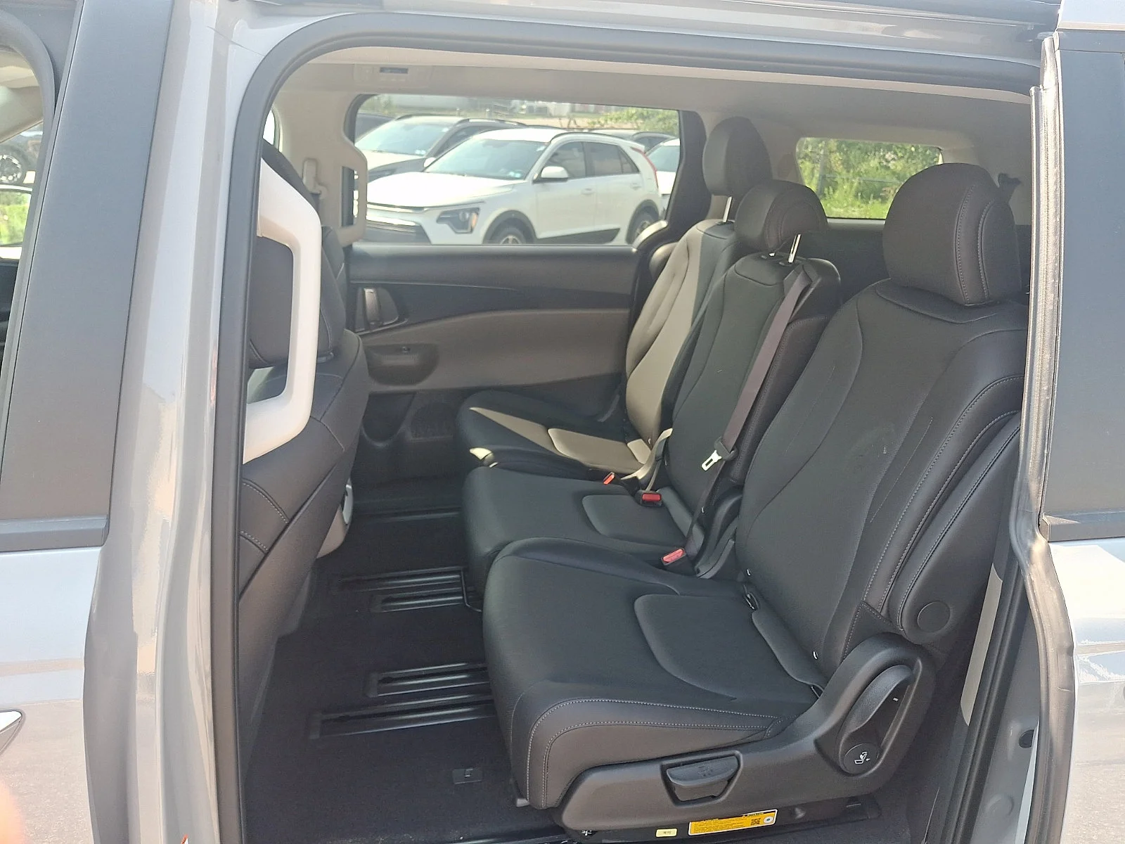New 2027 White Kia LXS image 9