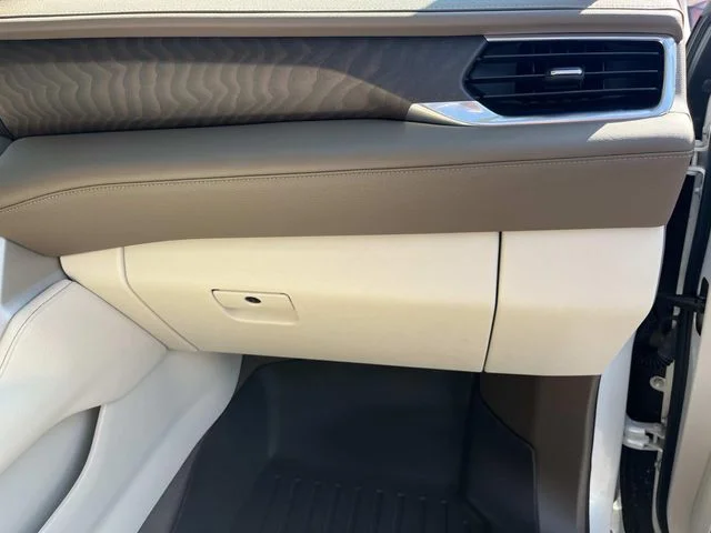 Used 2022 White GMC Denali image 28