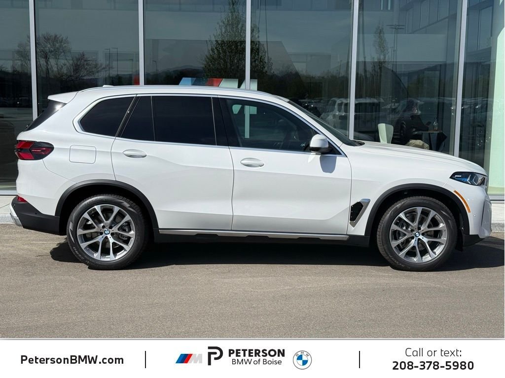New 2026 Mineral White Metallic BMW xDrive40i image 6