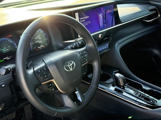 Used 2025 White Toyota XLE image 17