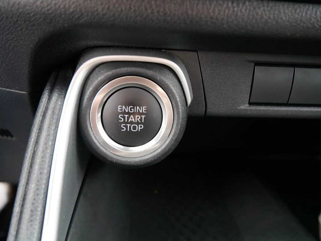 Used 2025  Toyota XLE image 21