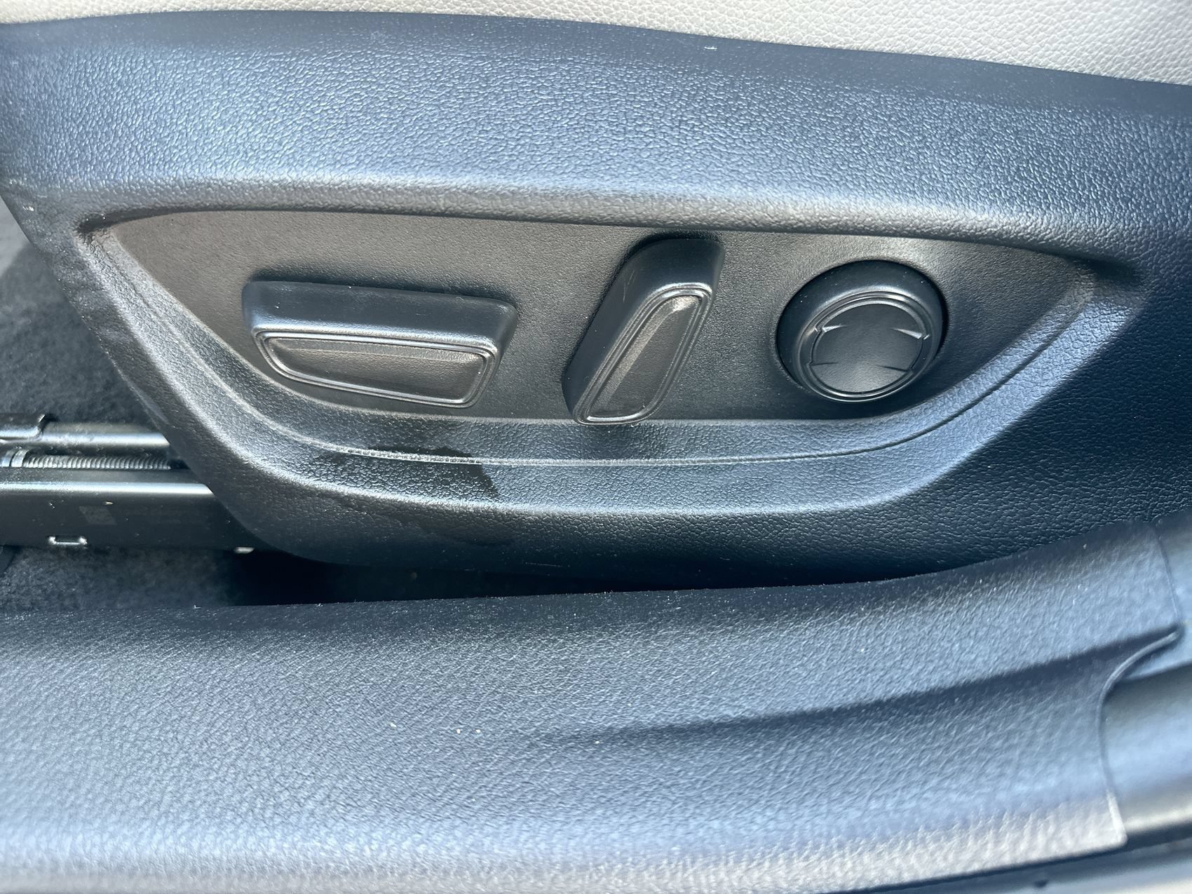 Used 2025 Ice Toyota SE image 12