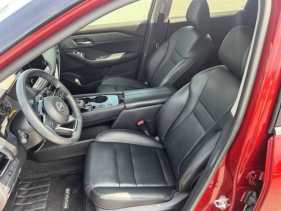 Used 2023 Scarlet Ember Tintcoat Nissan SL image 13