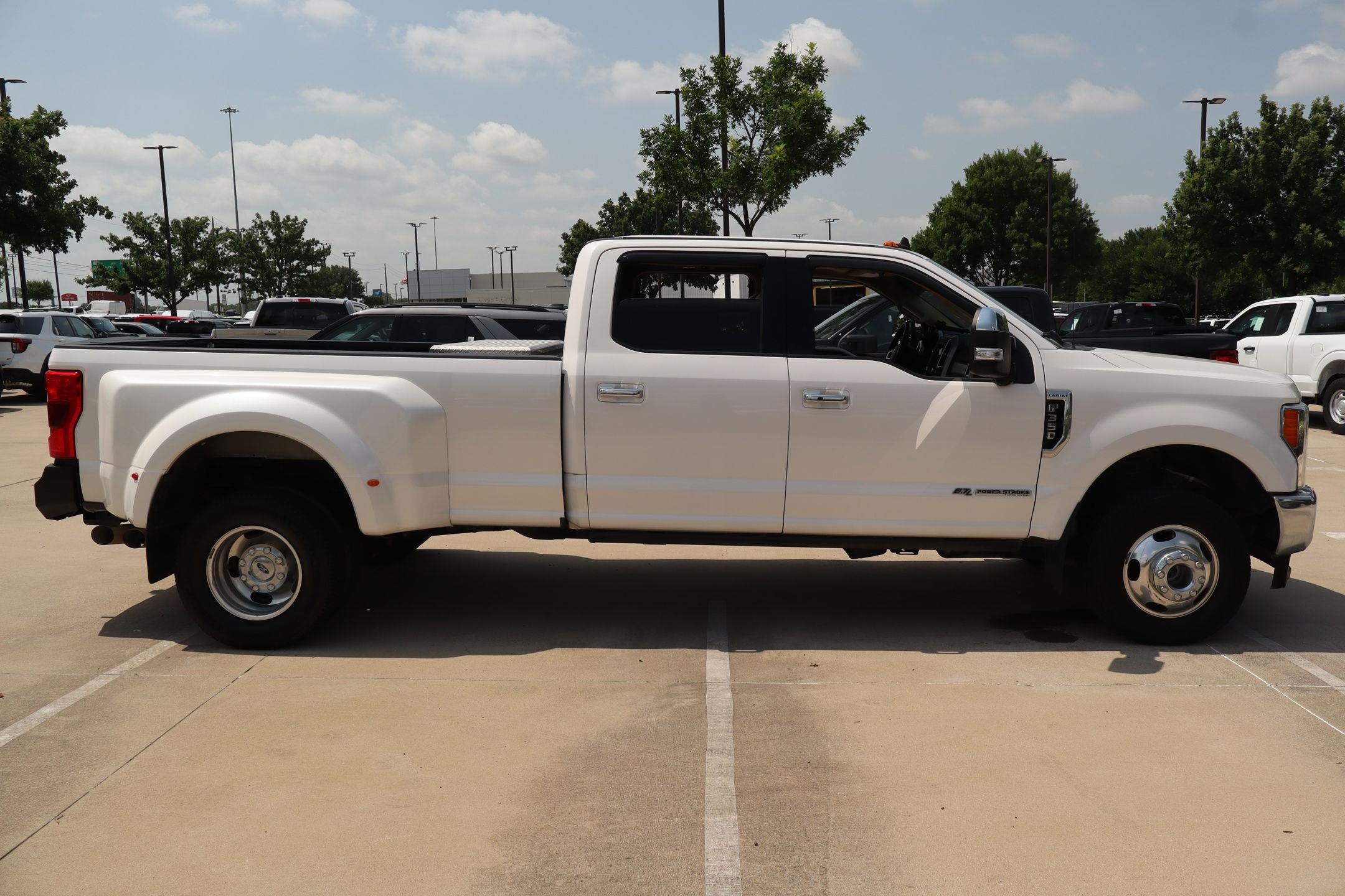 Used 2019 White Platinum Clearcoat Metallic Ford Lariat image 2