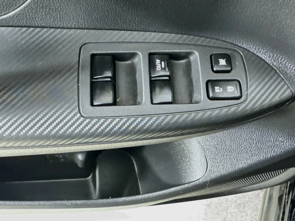 Used 2022  Mitsubishi SE image 22
