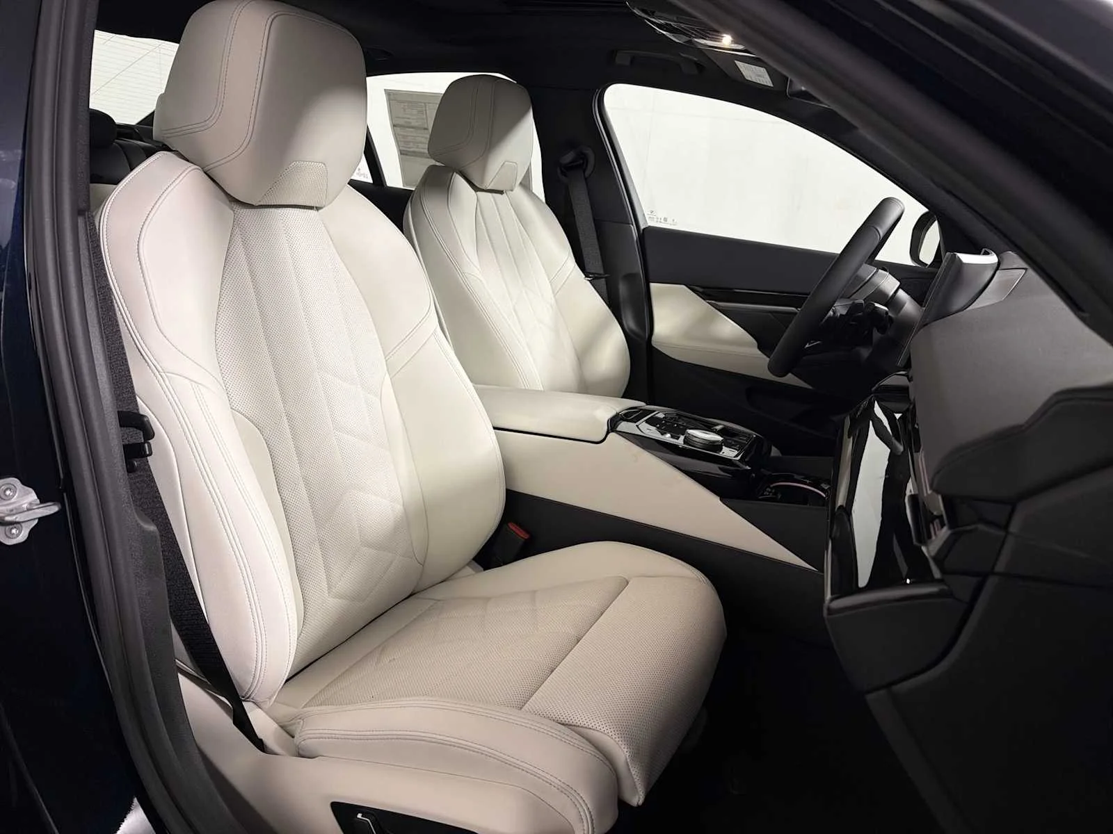 New 2026 Carbon Black Metallic BMW 530i xDrive image 21