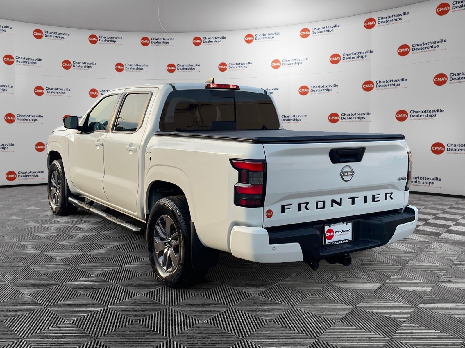 Used 2025 Glacier White Nissan SV image 3