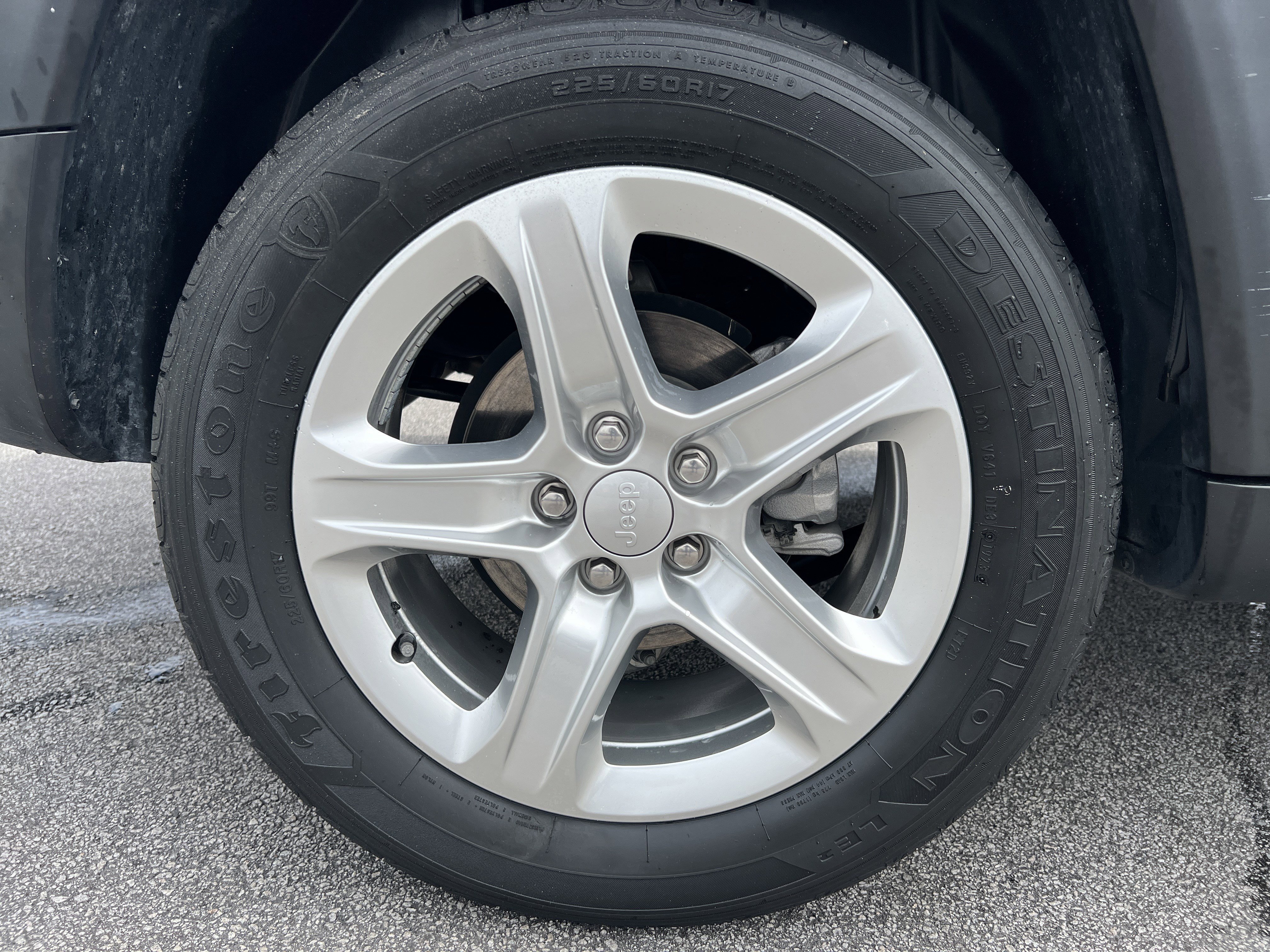 Used 2023 Diamond Black Crystal Pearlcoat Jeep Sport image 18