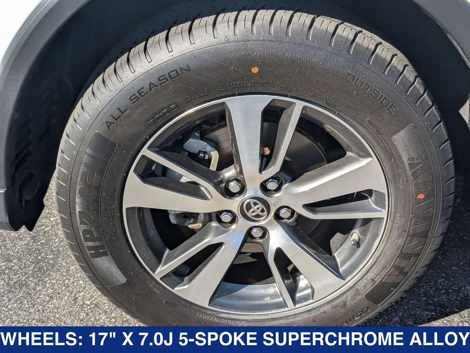 Used 2017  Toyota XLE image 9