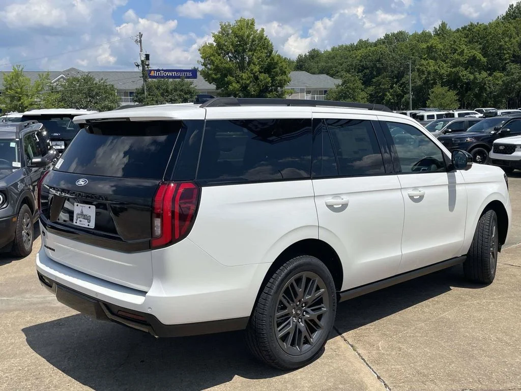 New 2027 Star White Metallic Tri-Coat Ford Platinum image 3