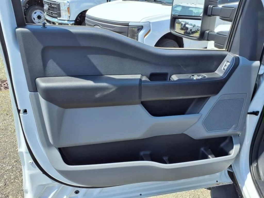 2024 Ford F-450 Super Duty Chassis Cab XL - Photo 10