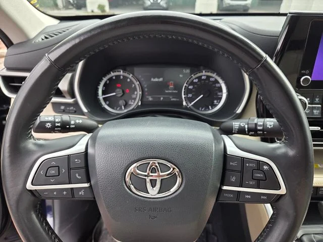 Certified Used 2023  Toyota XLE image 30