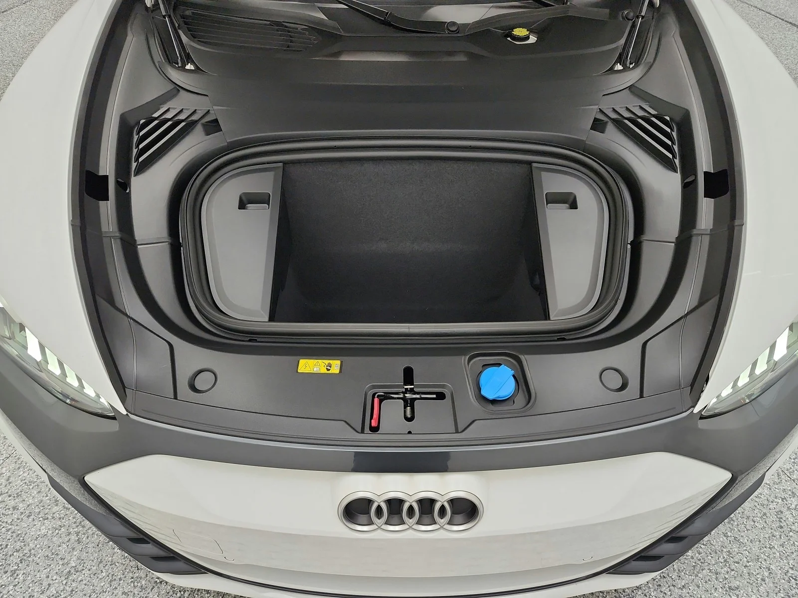 Used 2023 Ibis White Audi Premium Plus quattro image 16