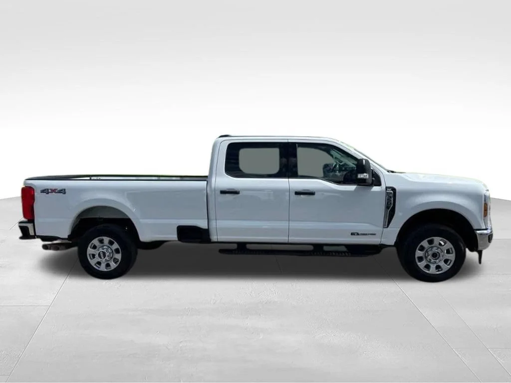 Used 2024 White Ford XL image 4