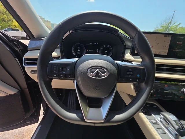 Used 2022 Black INFINITI LUXE image 14