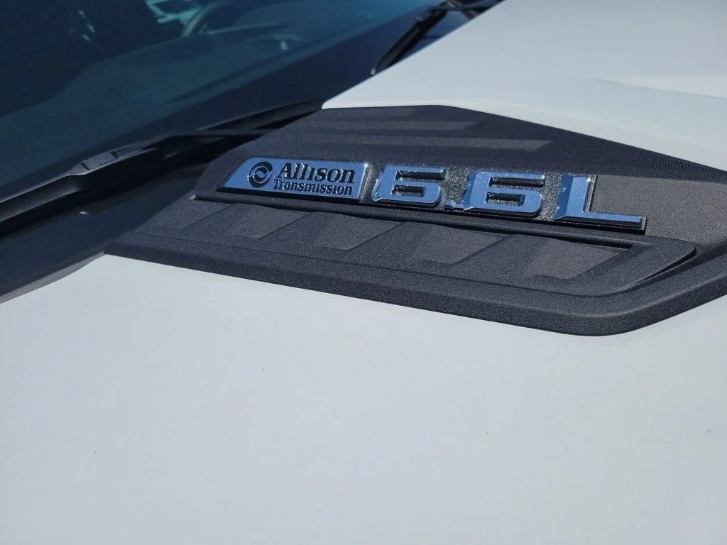 New 2026 Summit White Chevrolet WT image 17