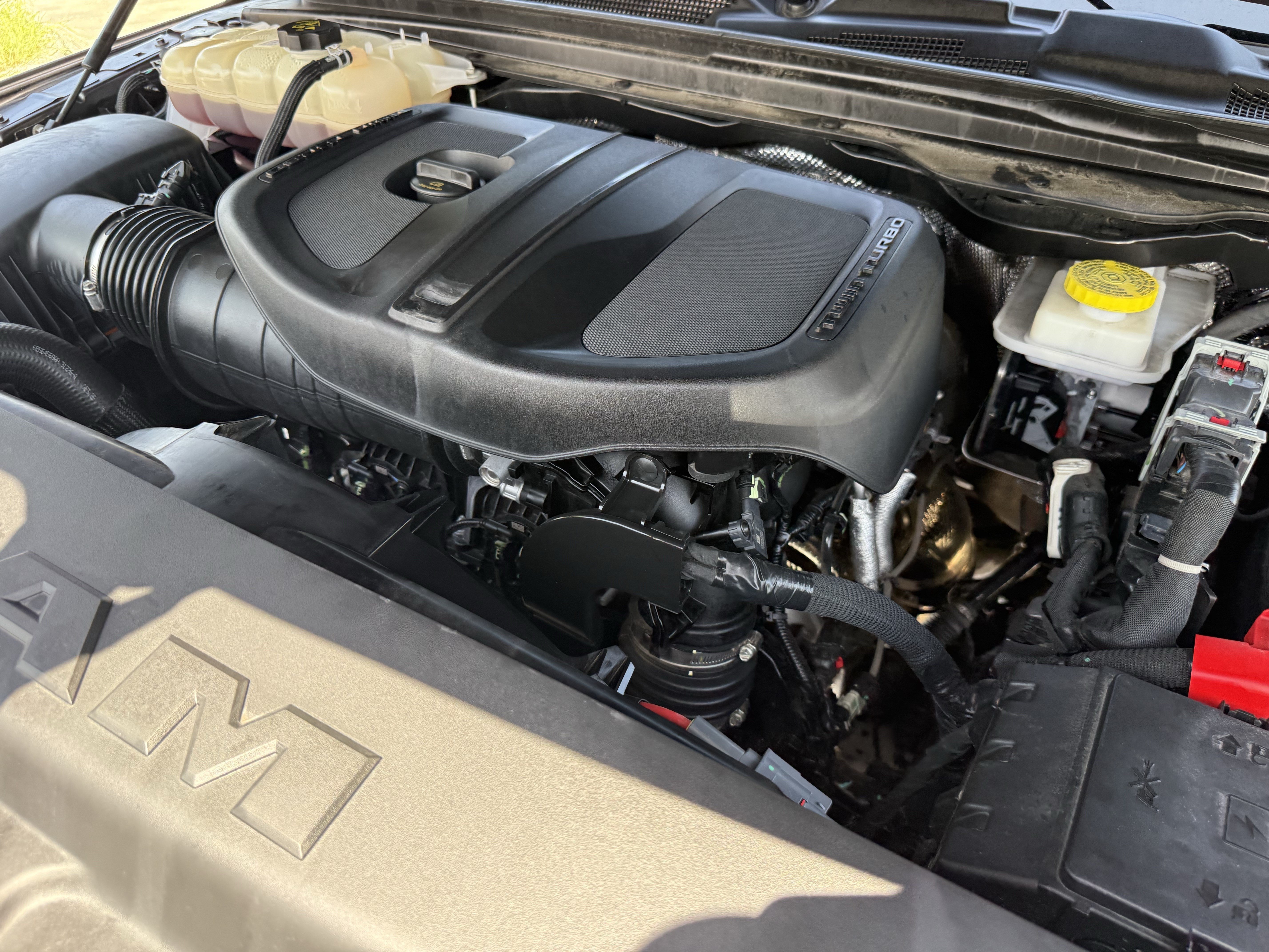 Used 2025 Granite Crystal Metallic Clearcoat Ram  image 30
