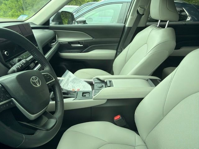 Used 2025 Black Toyota XLE image 2