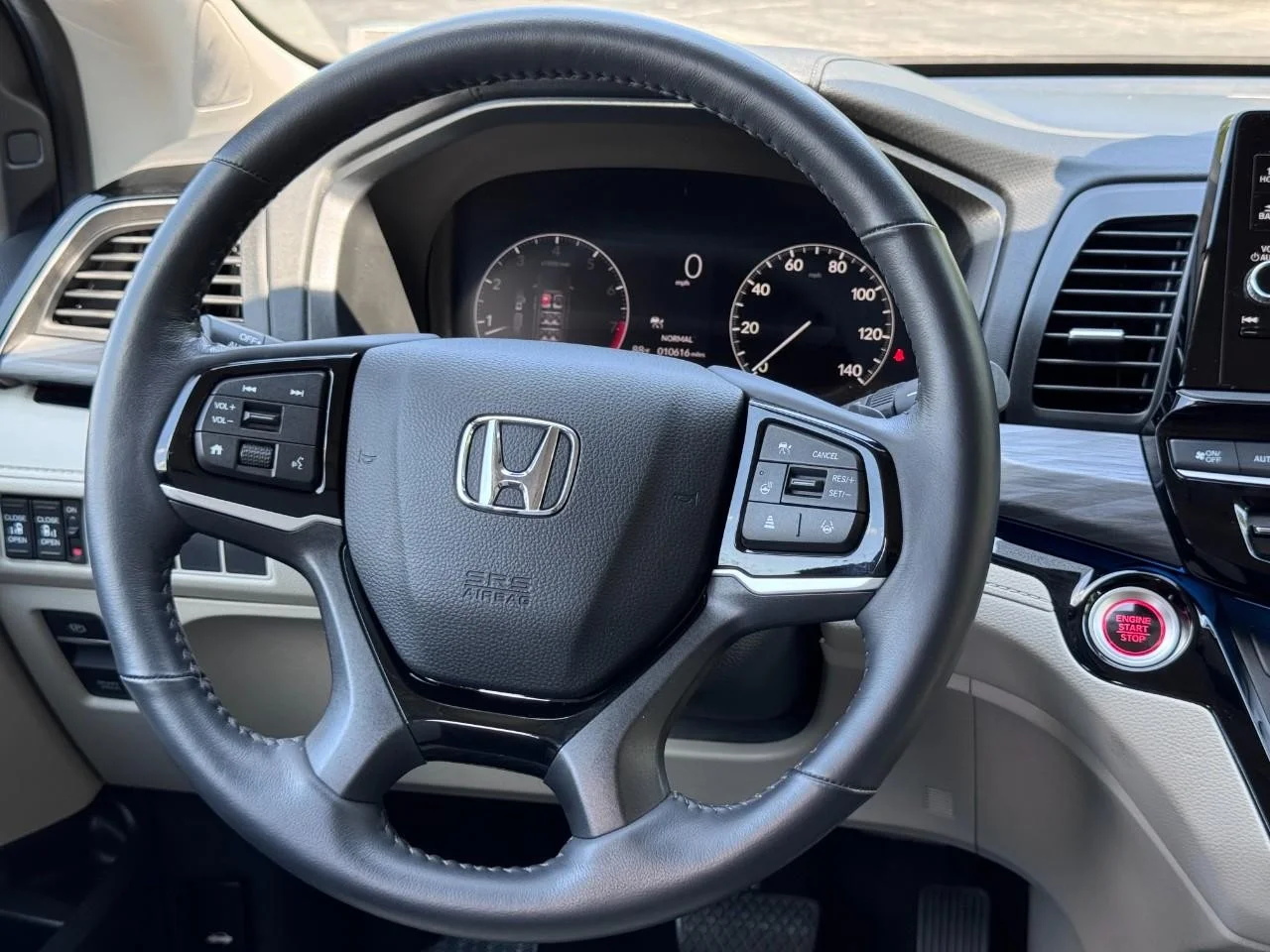 2025 Honda Odyssey Elite - Photo 14
