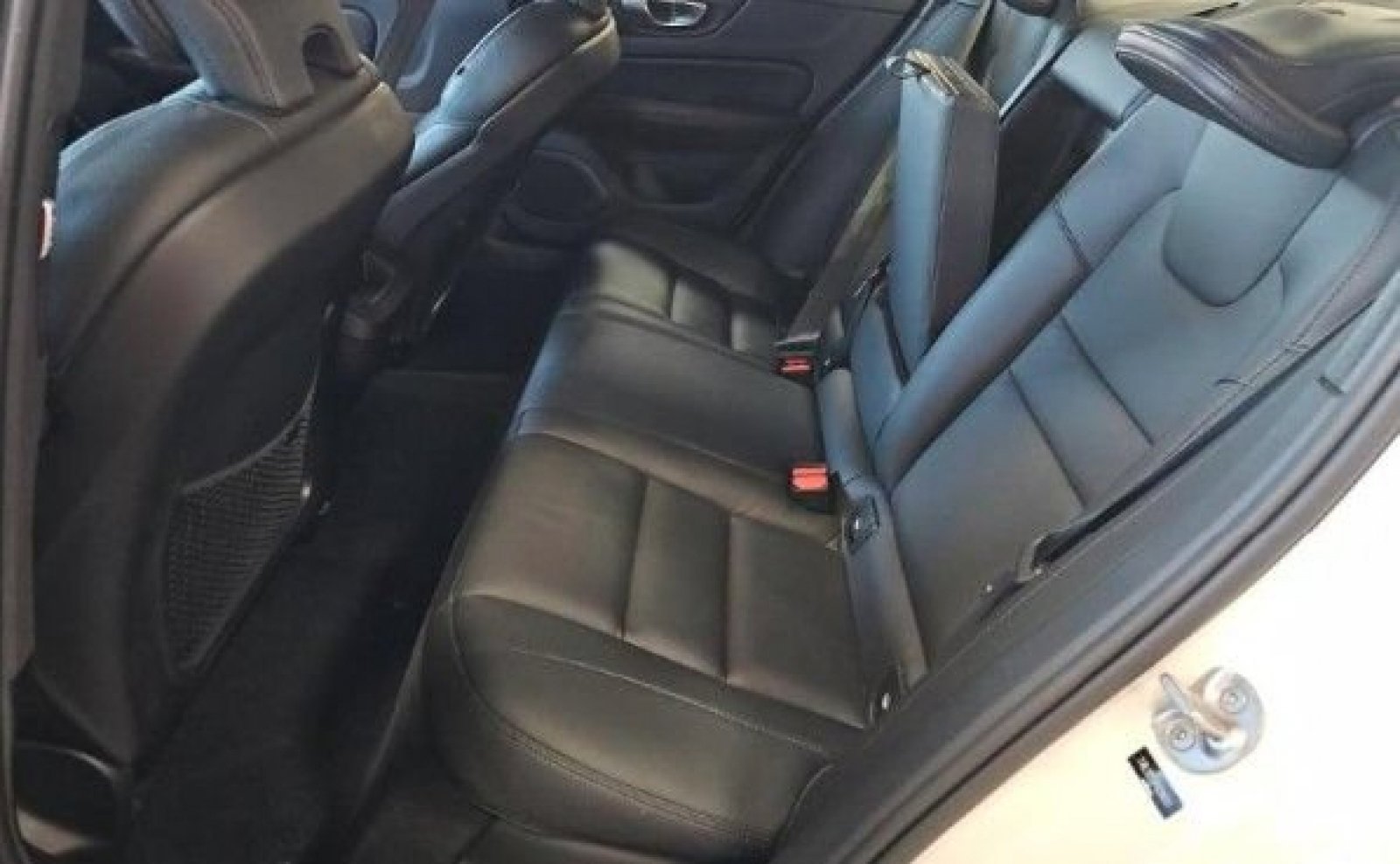 Used 2023 Crystal White Metallic Volvo Plus Black Edition image 13