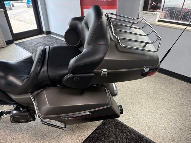 Used 2018 Gray Harley-Davidson ultra image 8