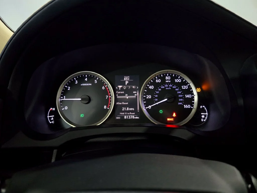 Used 2016 White Lexus 200t image 18