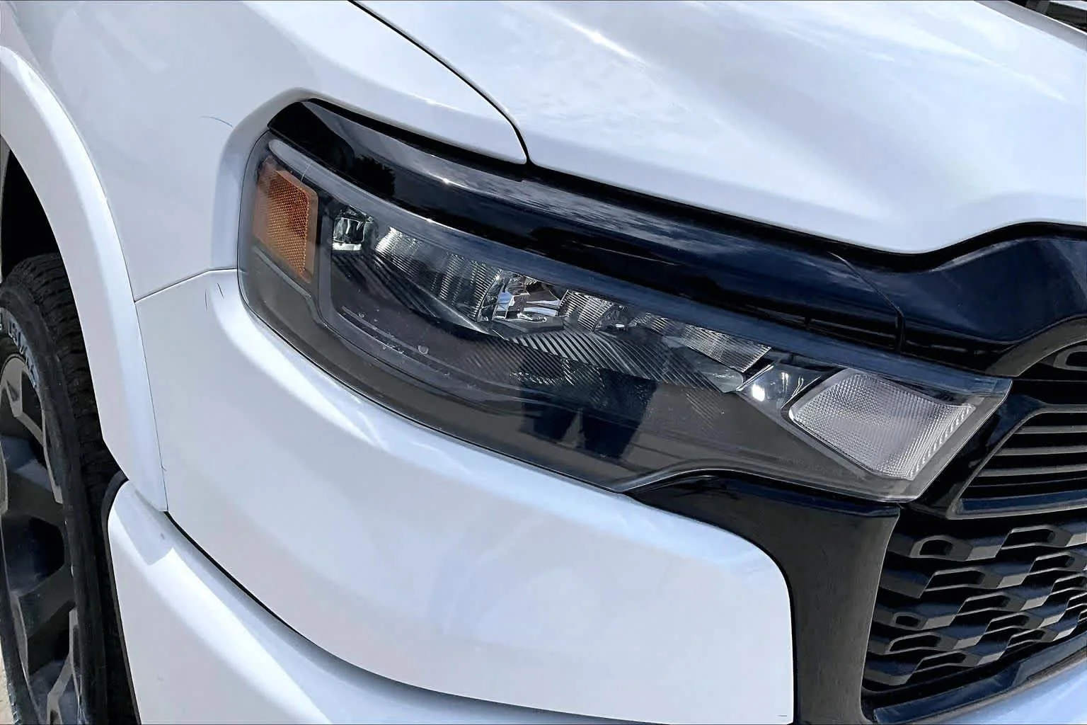 New 2026 Bright White Clear-Coat Exterior Paint RAM Big Horn image 14